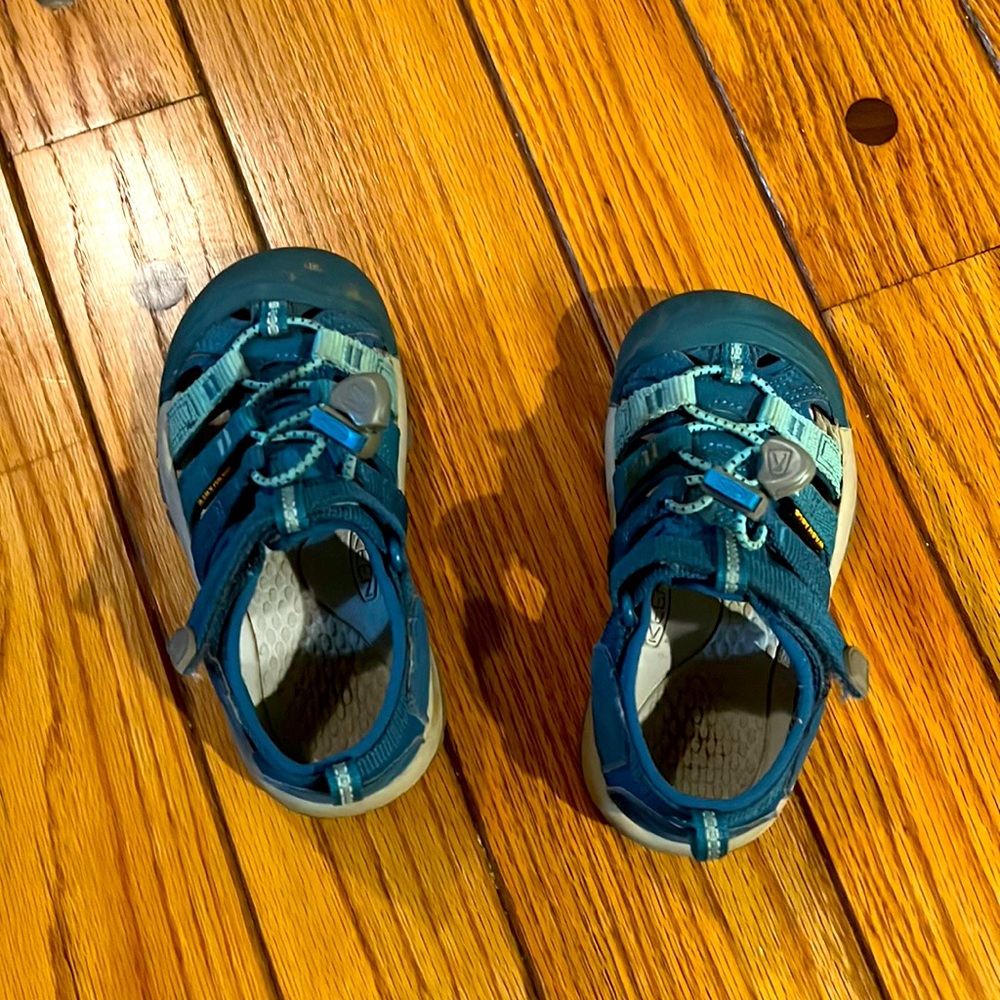 Keen toddler size 10 us sandals. Used, like new.